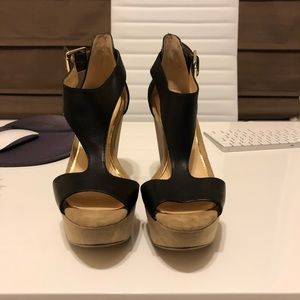 Jessica Simpson black and tan wedges